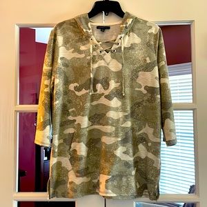 Signature Studio Medium Camo Hoodie